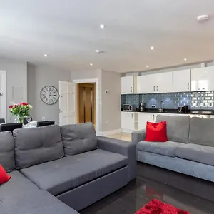 https://deluxe-central-city-of-london-apartments.cambridgehotelsuk.com